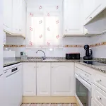 Апартаменти Home&holiday Goleta With Parking-option *
